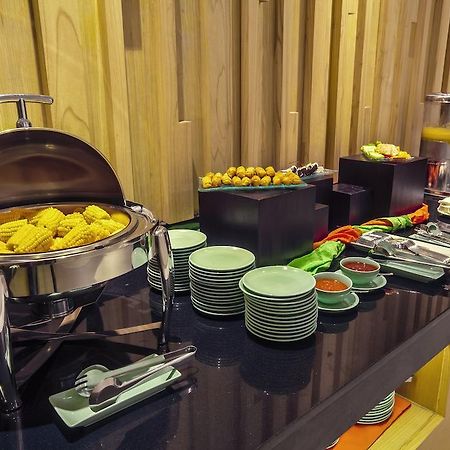 Harris Hotel Raya Kuta Lombok Eksteriør bilde