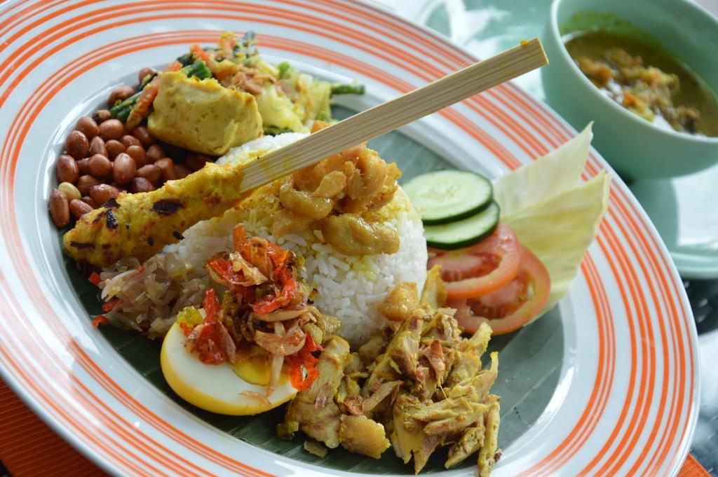 Harris Hotel Raya Kuta Lombok Eksteriør bilde