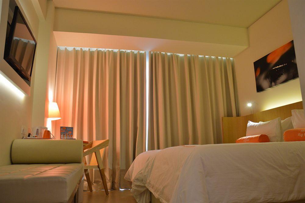 Harris Hotel Raya Kuta Lombok Eksteriør bilde