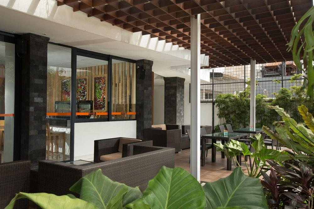 Harris Hotel Raya Kuta Lombok Eksteriør bilde