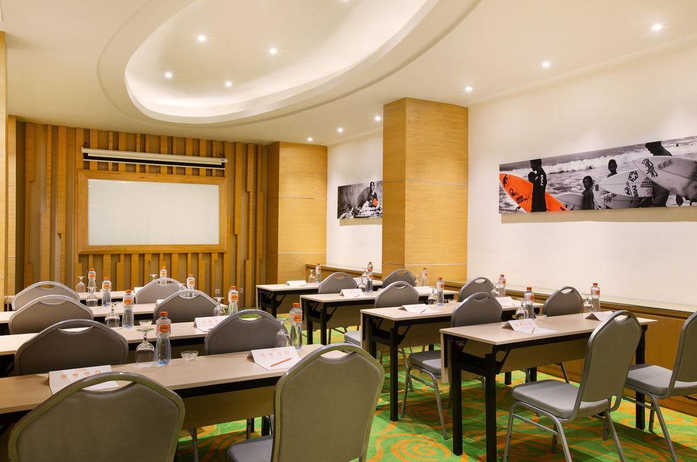 Harris Hotel Raya Kuta Lombok Eksteriør bilde