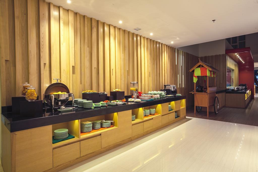 Harris Hotel Raya Kuta Lombok Eksteriør bilde