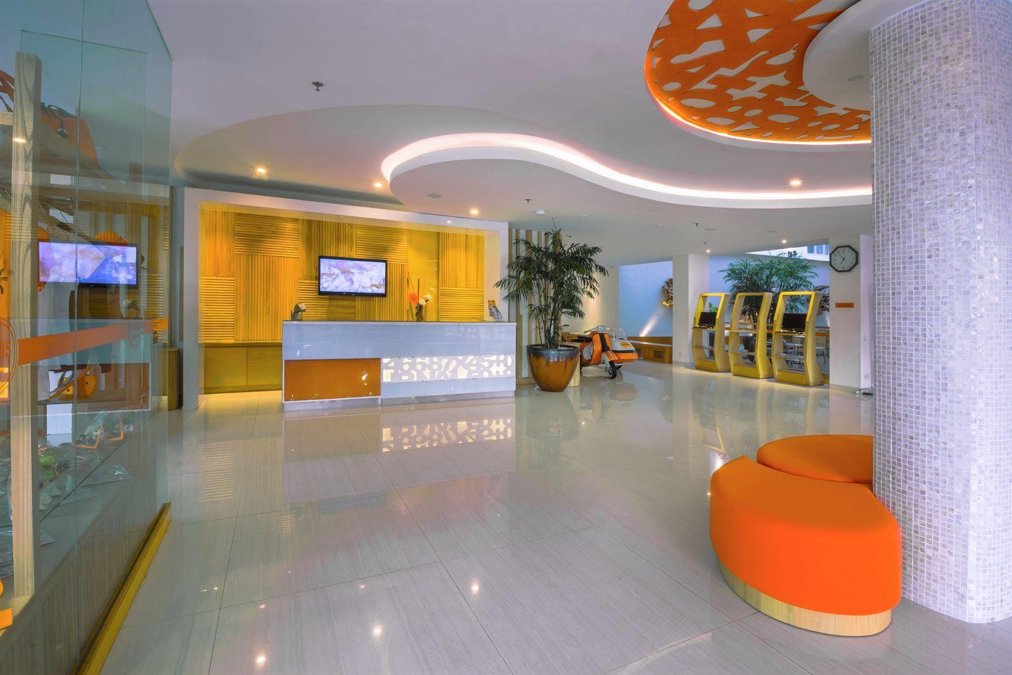 Harris Hotel Raya Kuta Lombok Eksteriør bilde