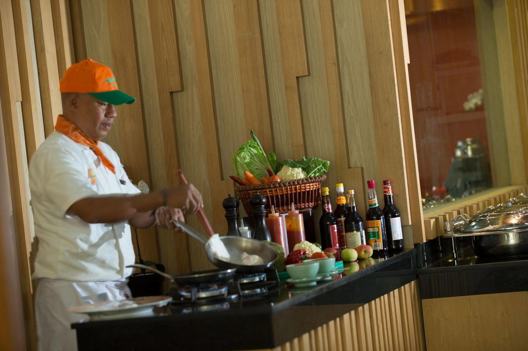 Harris Hotel Raya Kuta Lombok Eksteriør bilde