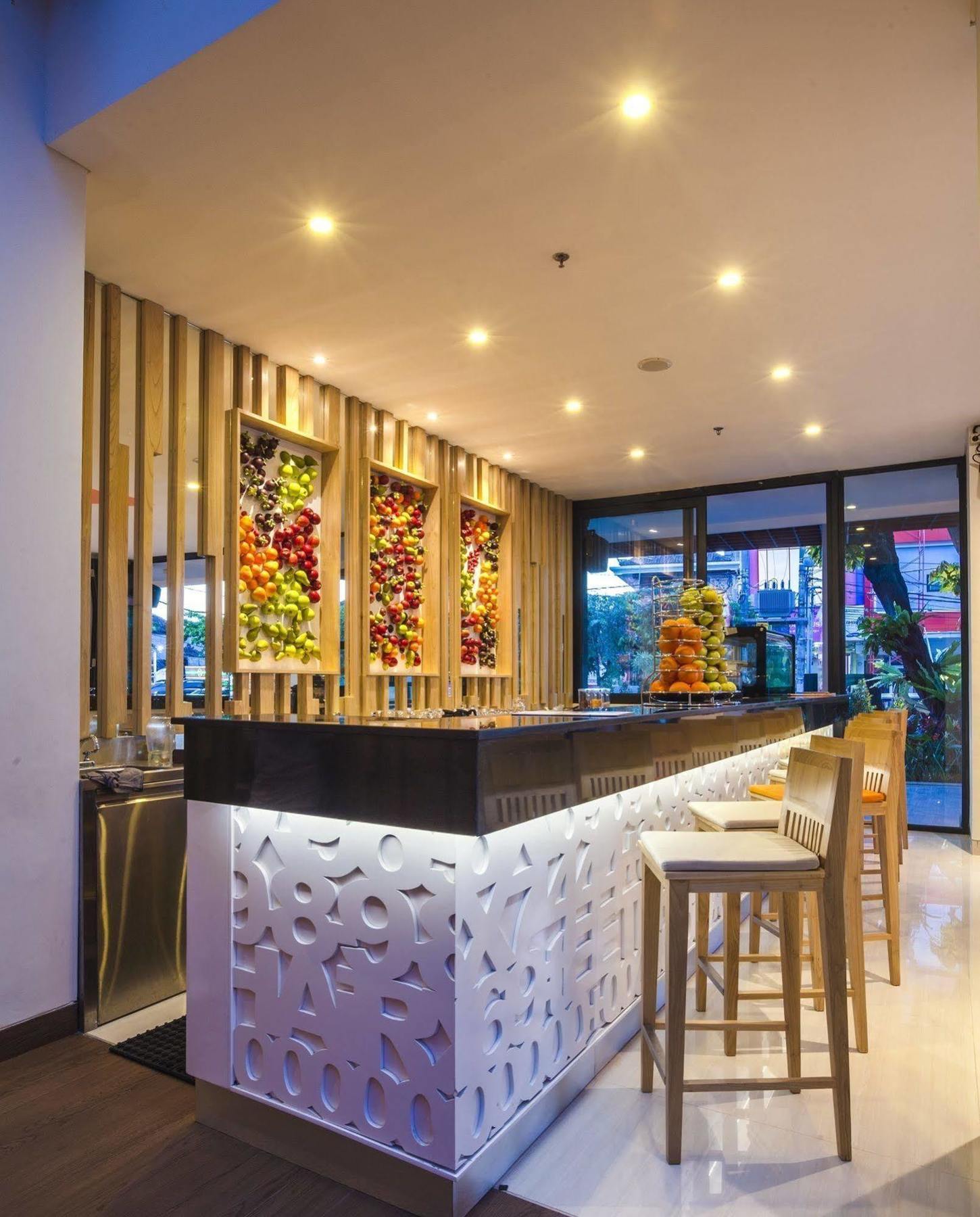 Harris Hotel Raya Kuta Lombok Eksteriør bilde