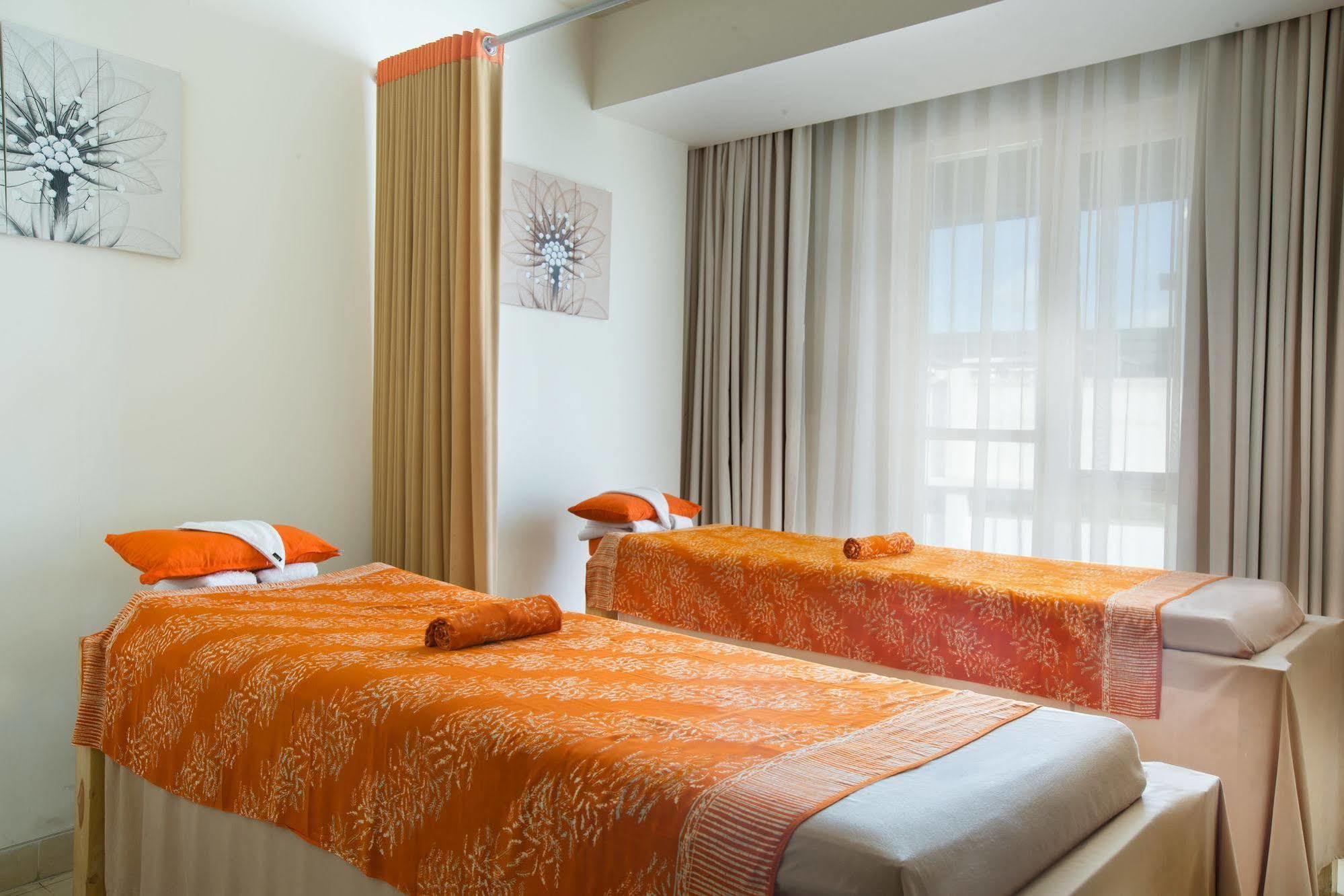Harris Hotel Raya Kuta Lombok Eksteriør bilde