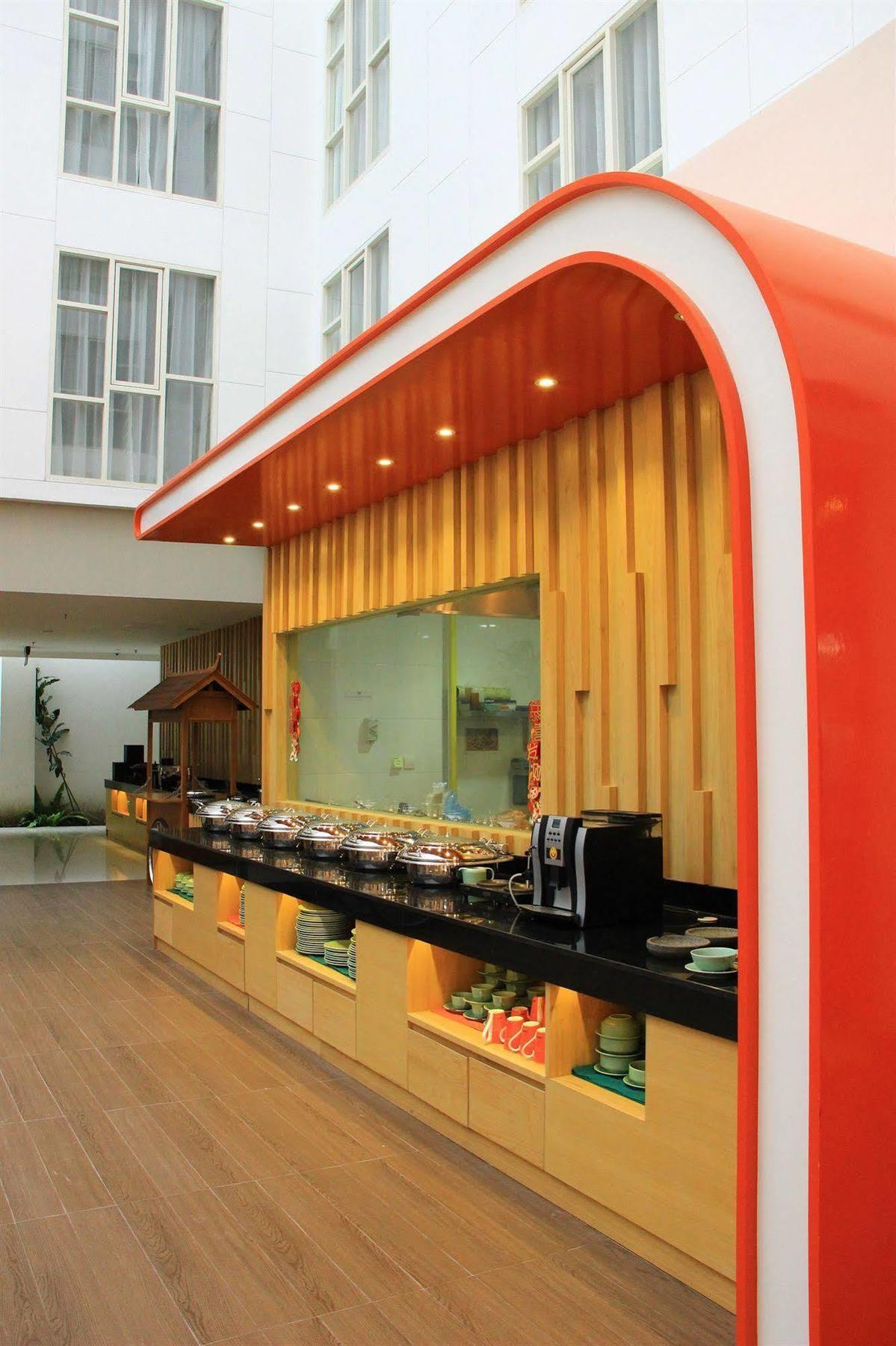 Harris Hotel Raya Kuta Lombok Eksteriør bilde